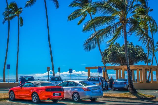 ハワイでレンタカーを借りたいけど交通ルールはどうなってるの？